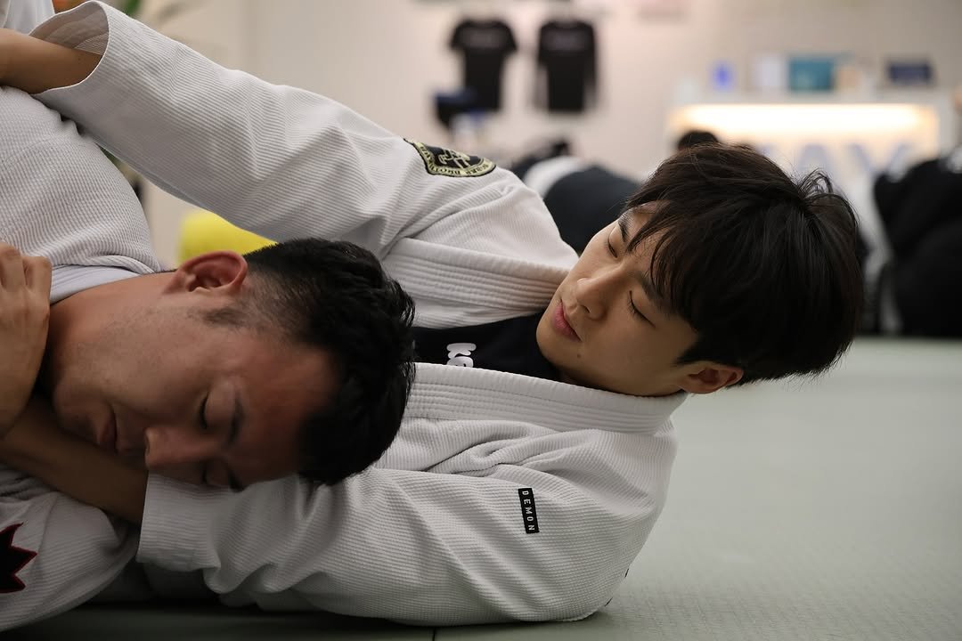 Photo by 은평구주짓수 / 연신내주짓수 / 웨이주짓수 in 웨이주짓수. May be an image of 1 person, performing martial arts, belt and text.