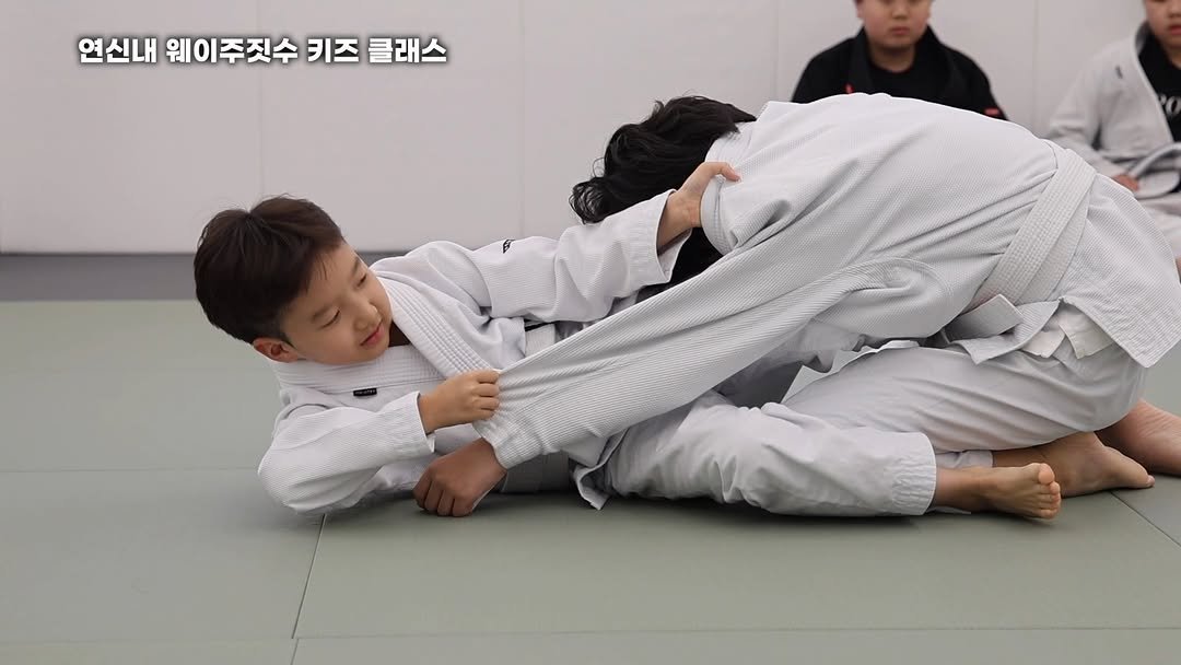 wayjiujitsu 게시물 이미지: 연신내 웨이주짓수 키즈 클래스 스케치🐣
#연신내주짓수
#은평구주짓수
#BJJ...