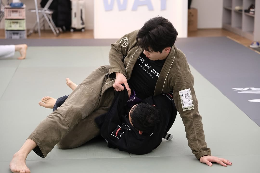 Photo by 은평구주짓수 / 연신내주짓수 / 웨이주짓수 in 웨이주짓수. May be an image of martial arts and text.