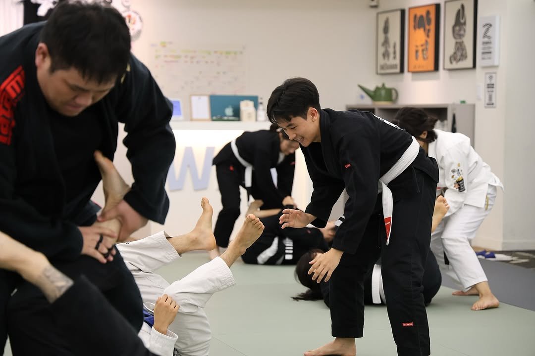Photo by 은평구주짓수 / 연신내주짓수 / 웨이주짓수 in 웨이주짓수. May be an image of 5 people, people performing martial arts, belt and text.