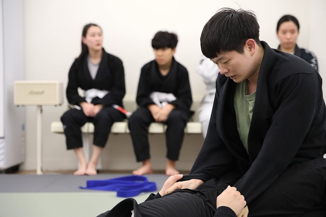 Photo by 은평구주짓수 / 연신내주짓수 / 웨이주짓수 in 웨이주짓수. May be an image of martial arts and text.