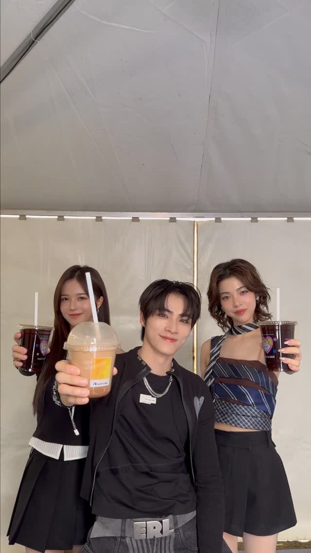 wayvofficial 게시물 이미지: Ta-da! w/ @r.e.d_sss 

#XIAOJUN #肖俊 #샤오쥔
#WayV #威神V