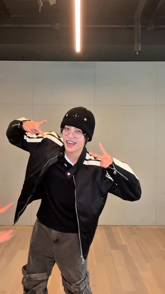 wayvofficial 게시물 이미지: oops!

#WayV #威神V