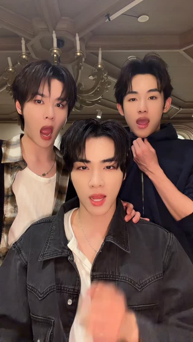 wayvofficial 게시물 이미지: Oh babe~ @#$%!

#KUN #WINWIN #XIAOJUN
#WayV