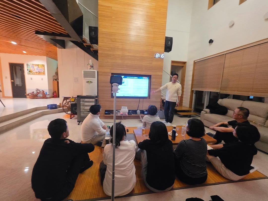 Photo by ✪ 인카금융서비스 _ 우리사업단 대표 한상현 ✪ on December 05, 2025. May be an image of studying, television, screen and text.