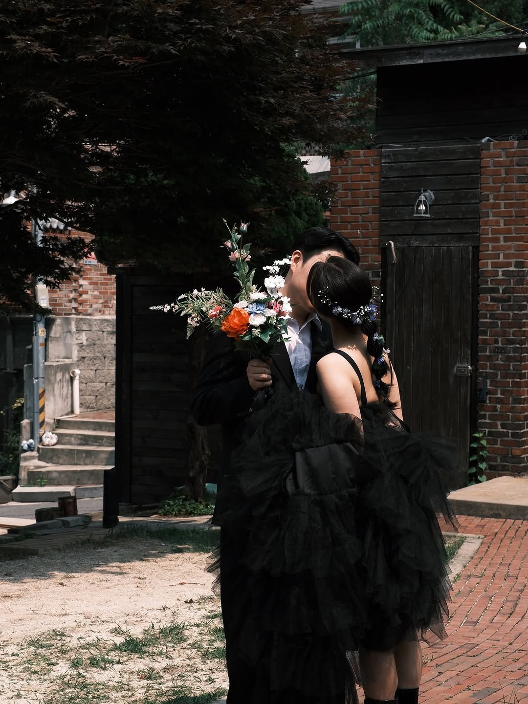 Photo shared by 다이렉트결혼준비 정수완플래너 on May 31, 2025 tagging @theography_official. May be an image of 1 person, headdress, dress, flower and text.
