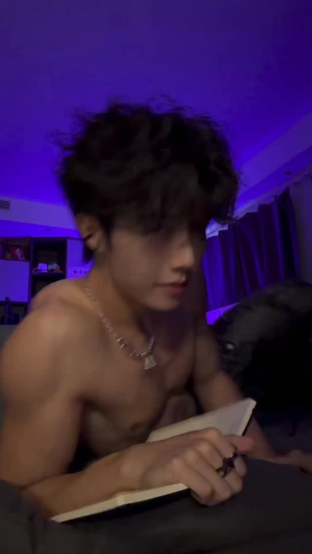 wei.xeng 게시물 이미지: pov: the character from your book comes to life