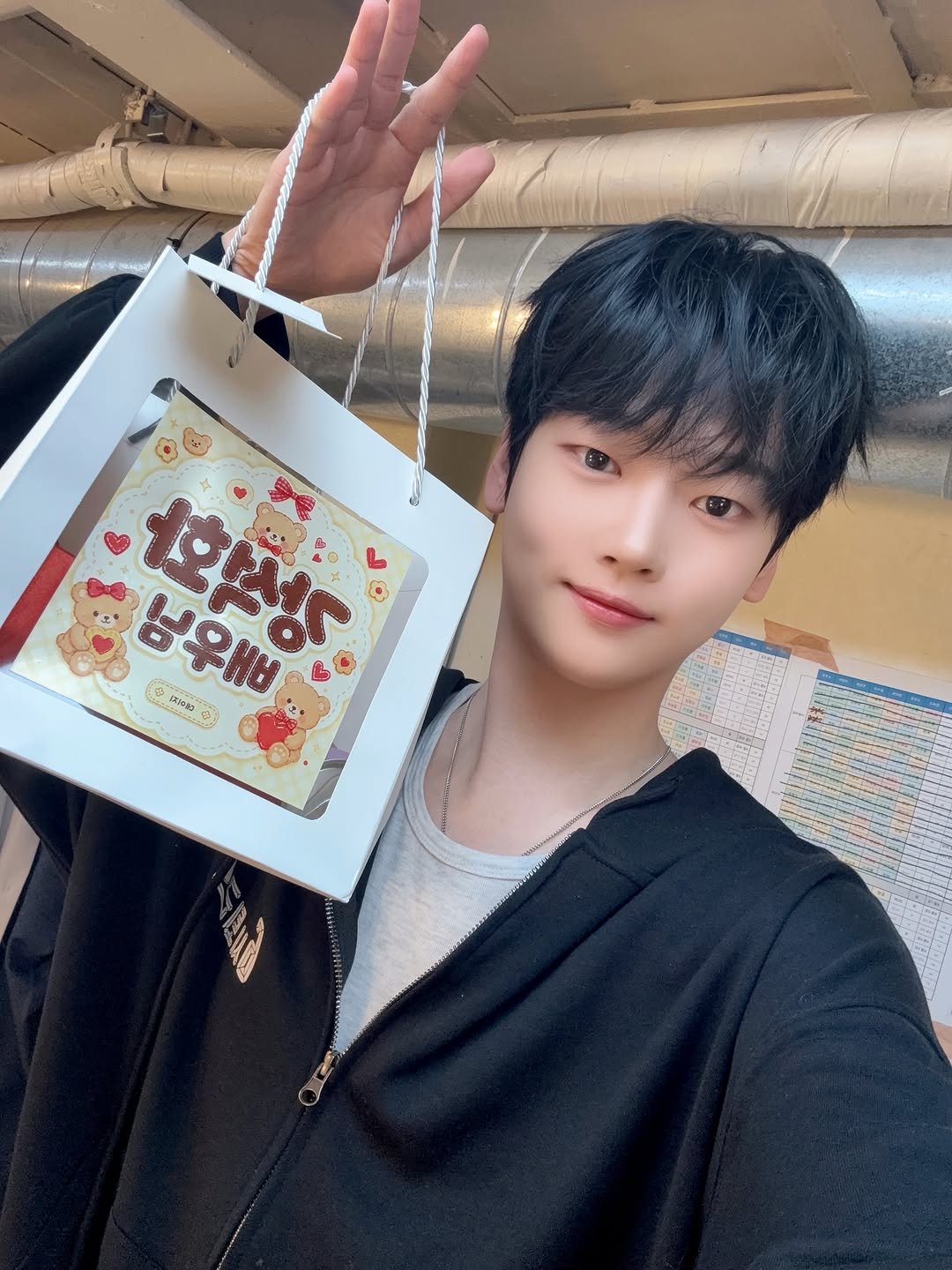 wei__official 게시물 이미지: 무더위도 싹 날려줄 6월의 캉보고! 오늘도 시원하게 6시퇴근🎸

#위아이...