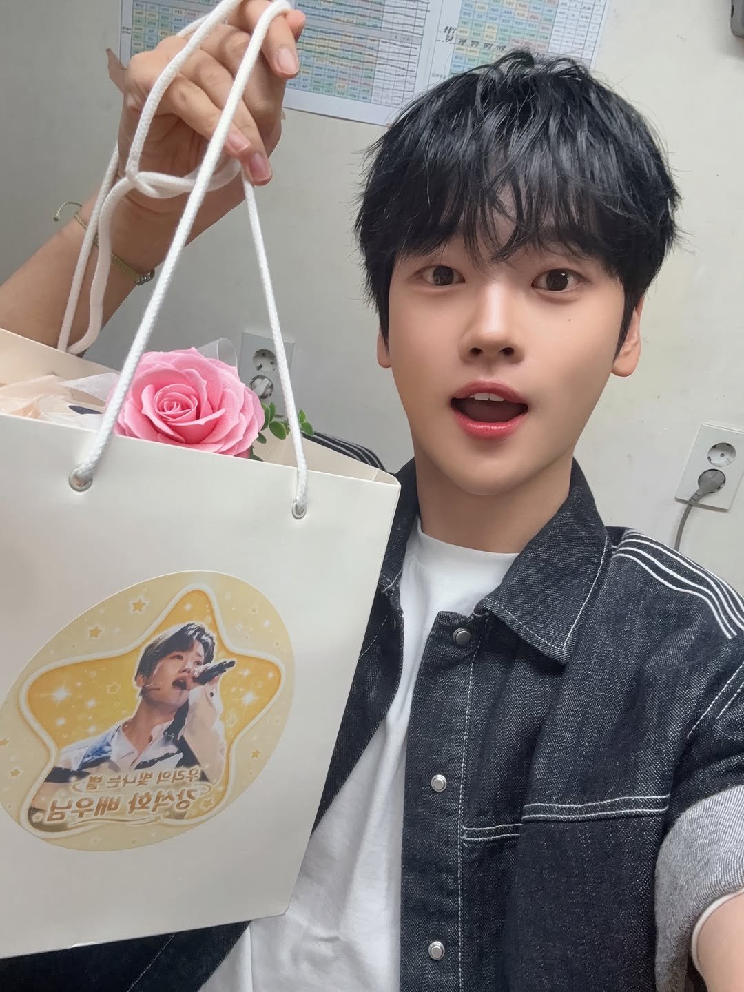 wei__official 게시물 이미지: 뜨거운 여름보다 더 HOT한 캉보고의 6시퇴근🎸✨

#위아이 #WEi
#강석화...