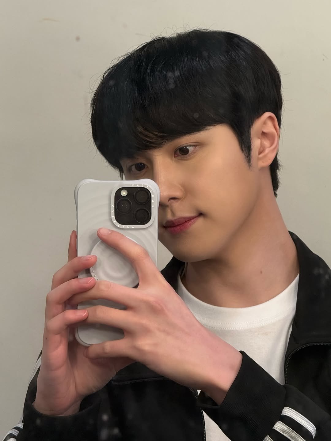 Photo by 위아이(WEi) on March 15, 2026. May be a selfie of text.