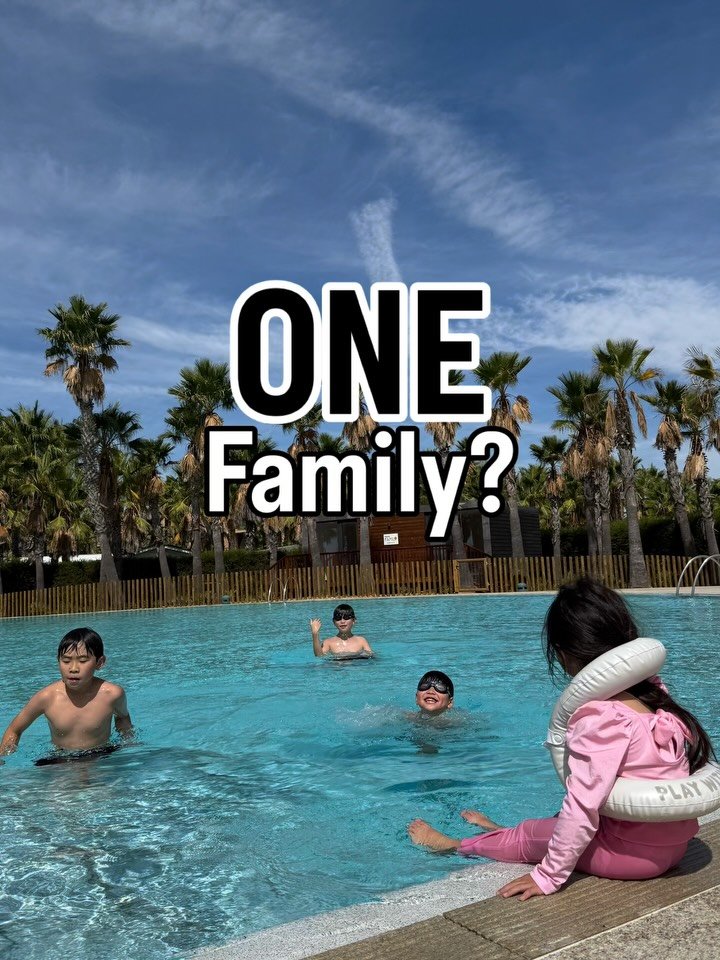 welcome_june 게시물 이미지: K줌마 그 자체 🫶🏻
사남매 모두 한집애들, 다 내가 낳은애들🤰🏻

(6인가족...