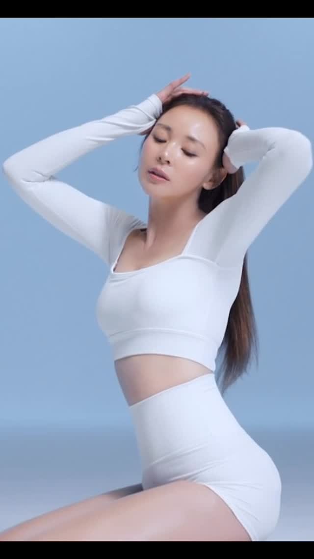 well247_official 게시물 이미지: NO.1 에스테틱 브랜드
야노시호가 선택한 하나의 루틴

바디부터...