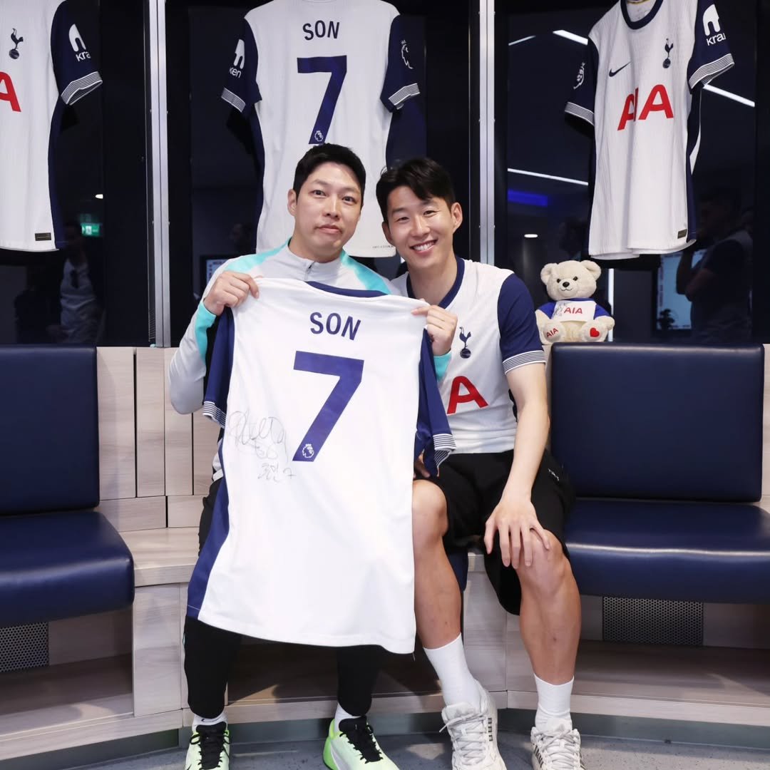 Photo by 최대학 on July 18, 2025. May be an image of 2 people, sports equipment and text that says 'Kit 2 Gn A SON 7 Krai A UUT AA AIA SON me 7 O A'.