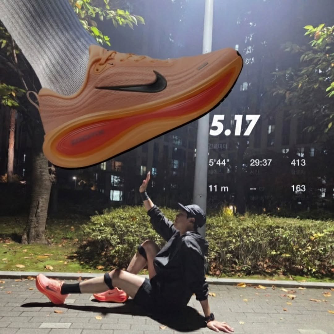 Photo by 최대학 on October 25, 2025. May be an image of footwear, sportswear and text.