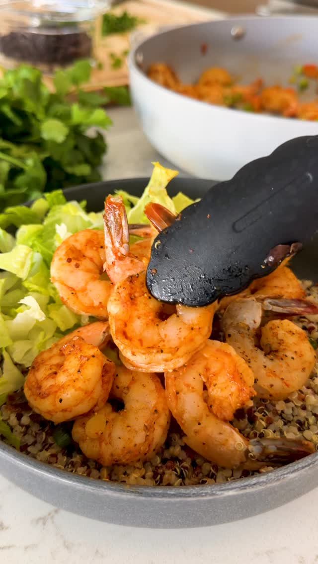 wellplated 게시물 이미지: Shrimp Bowl = Weeknight Dinner Win 🍤🥑 

Fresh,...