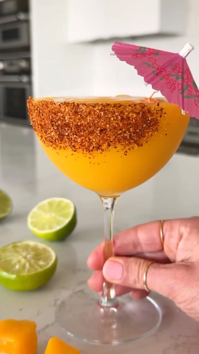 wellplated 게시물 이미지: Frozen Mango Margarita You’ll Crave All Summer...