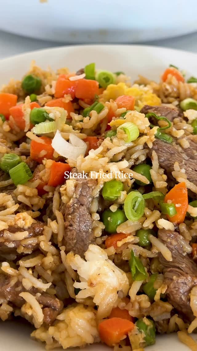 wellplated 게시물 이미지: STEAK FRIED RICE! 
Got leftover rice? Turn it...