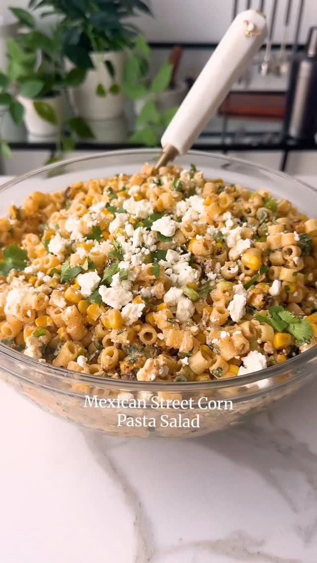 wellplated 게시물 이미지: MEXICAN STREET CORN PASTA SALAD 🌽
Creamy,...
