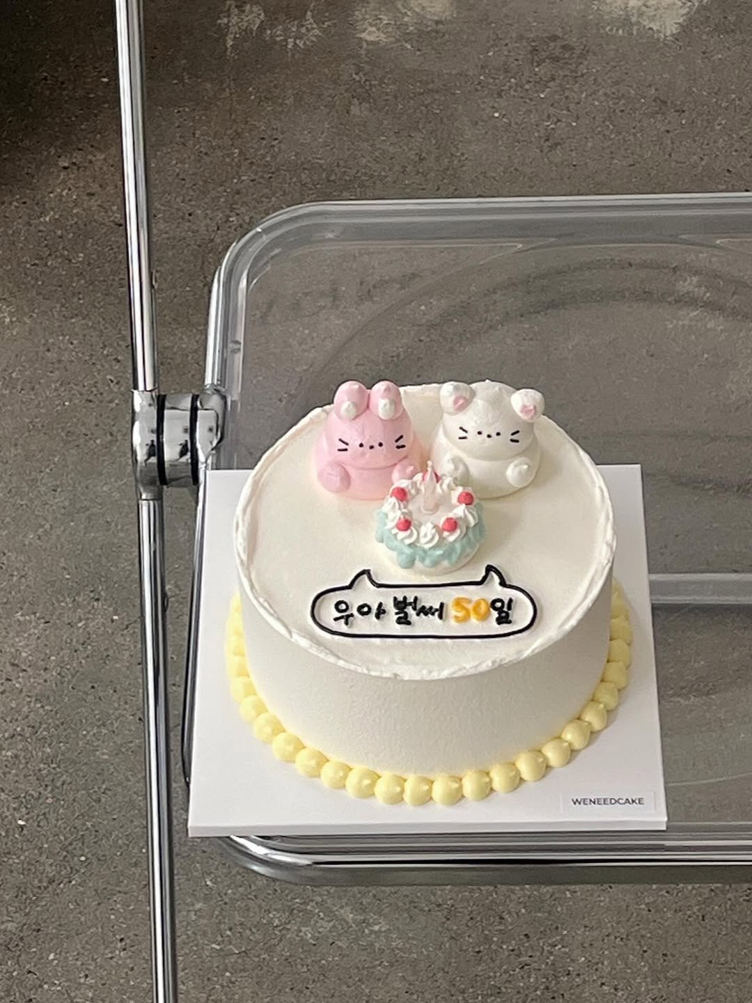 Photo by 𝐰𝐞𝐧𝐞𝐞𝐝𝐜𝐚𝐤𝐞 : 위니드케이크 | 용인케이크 • 용인레터링케이크 on August 13, 2025. May be an image of cake, pie and text that says '우아불50일 불써 50일 우아 WENEEDCAKE WENEEDCAKE'.