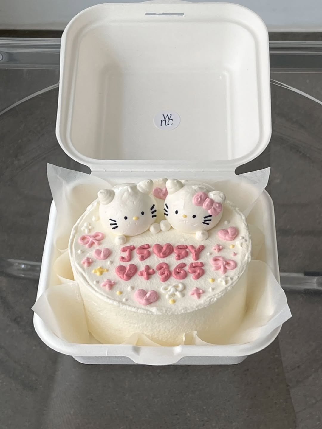 Photo by 𝐰𝐞𝐧𝐞𝐞𝐝𝐜𝐚𝐤𝐞 : 위니드케이크 | 용인케이크 • 용인레터링케이크 on August 11, 2025. May be an image of cake, cheesecake and text.