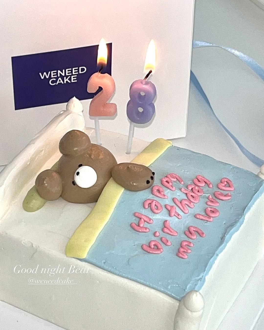 Photo shared by 𝐰𝐞𝐧𝐞𝐞𝐝𝐜𝐚𝐤𝐞 : 위니드케이크 | 용인케이크 • 용인레터링케이크 on June 25, 2025 tagging @weneedcake_. May be an image of cake, candle and text that says 'WENEED CAKE HaPPy ናትለዕዕያ ራላይዮክርንስ তক my thoey loveo Good night Goodnight Bear @weneedeake'.