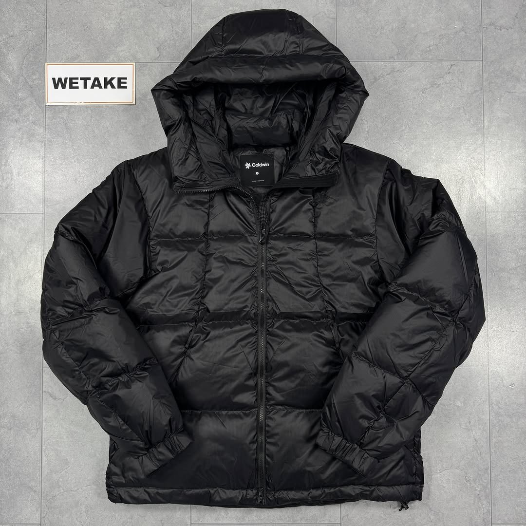 Photo by 위탁빈티지 on February 09, 2026. May be an image of duffle coat, goosedown coat, parka, flight jacket, fleece and text.