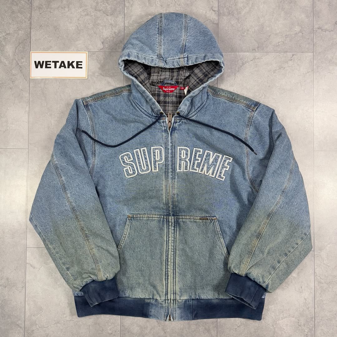 Photo by 위탁빈티지 on November 27, 2025. May be an image of fleece, parka, flight jacket and text that says 'WETAKE SUP REME'.