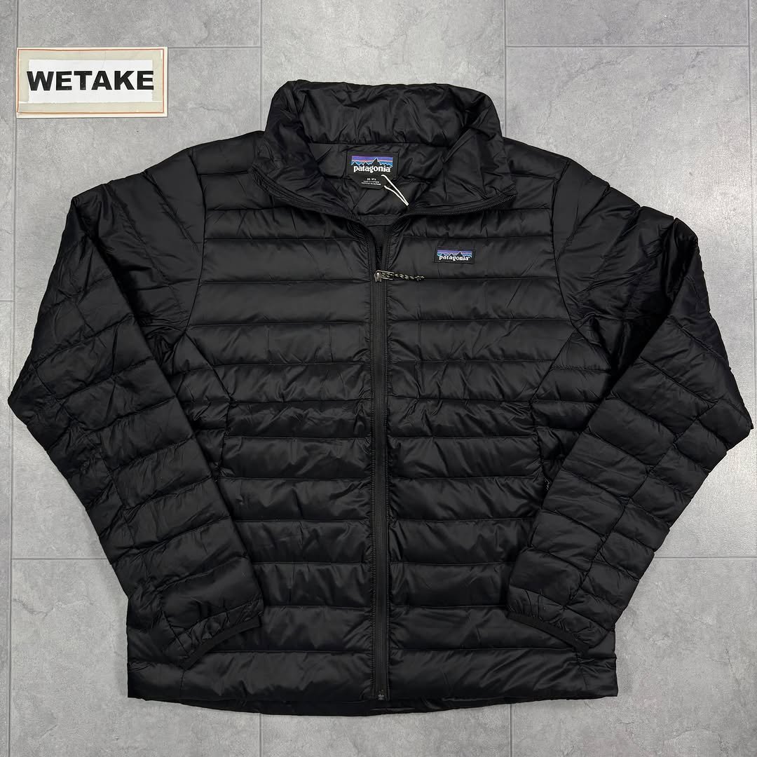 Photo by 위탁빈티지 on February 09, 2026. May be an image of sherpa coat, goosedown coat, parka, flight jacket, fleece and text.