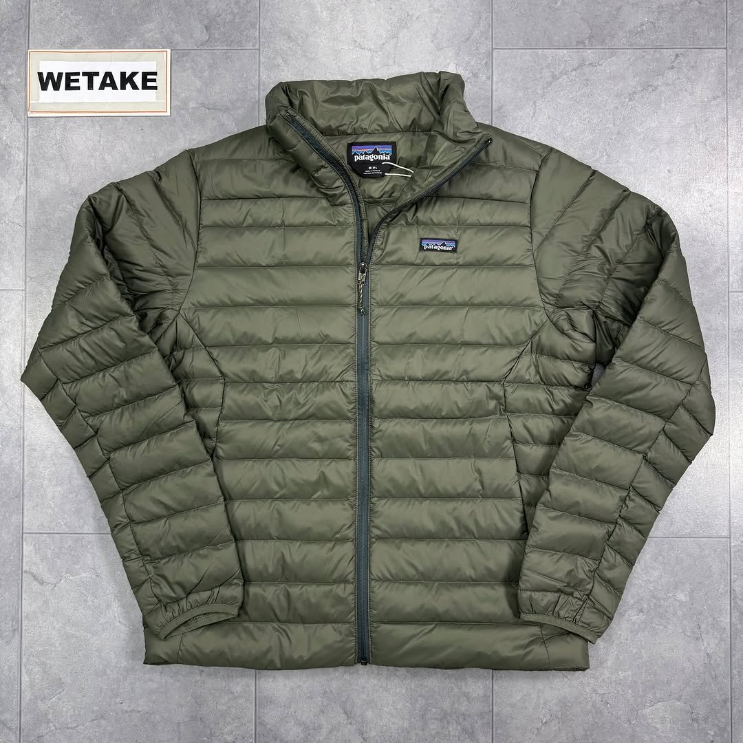 Photo by 위탁빈티지 on February 09, 2026. May be an image of sherpa coat, goosedown coat, jacket, parka, fleece and text.