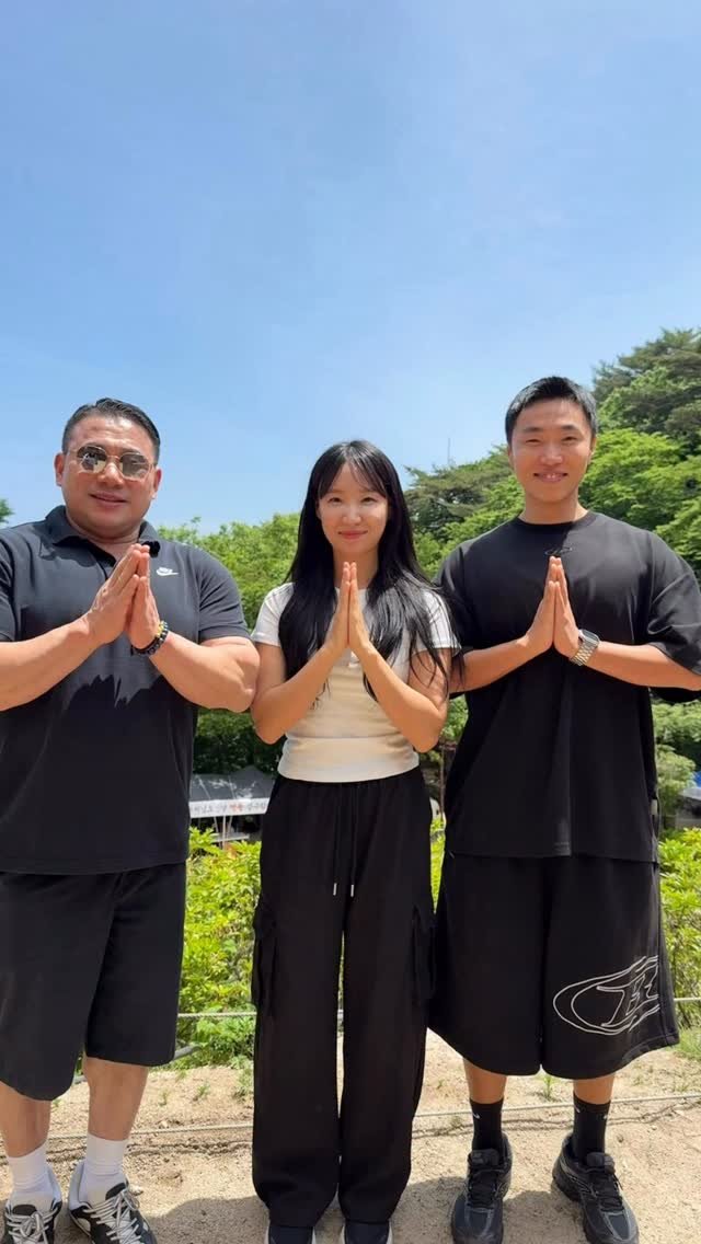 wgchampion 게시물 이미지: 석가탄신일 제자님 커플과 함께 

석굴암 . 장안사. 해광사 🙏

웃고...