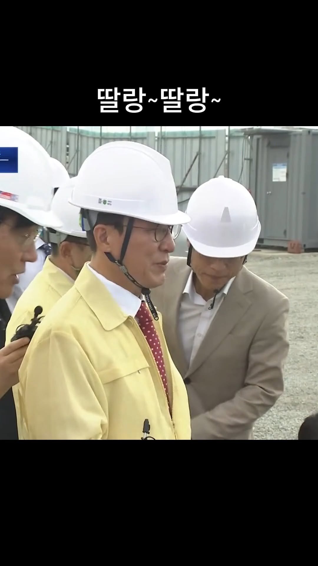 what___the_____ 게시물 이미지: 비집고 들어오더니 지퍼올려줄라고 ㅋㅋㅋ
.

#개그스타그램 #유머스타그램...