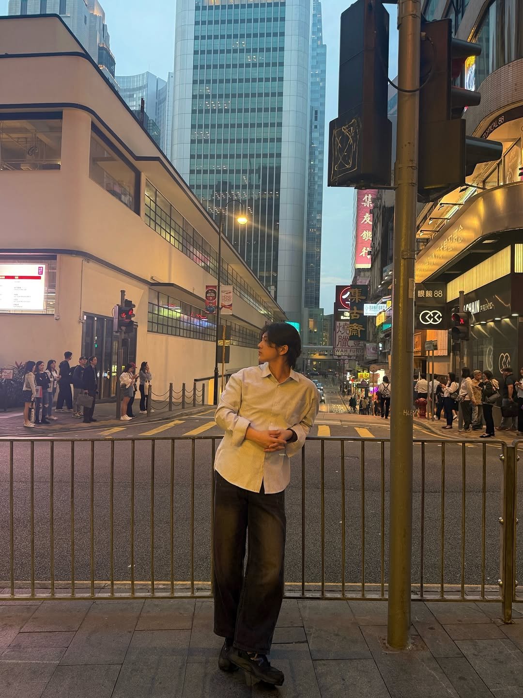 Photo by 영민 on March 01, 2026. May be an image of one or more people, Times Square, Victoria Peak, skyscraper, street, buildings and text.