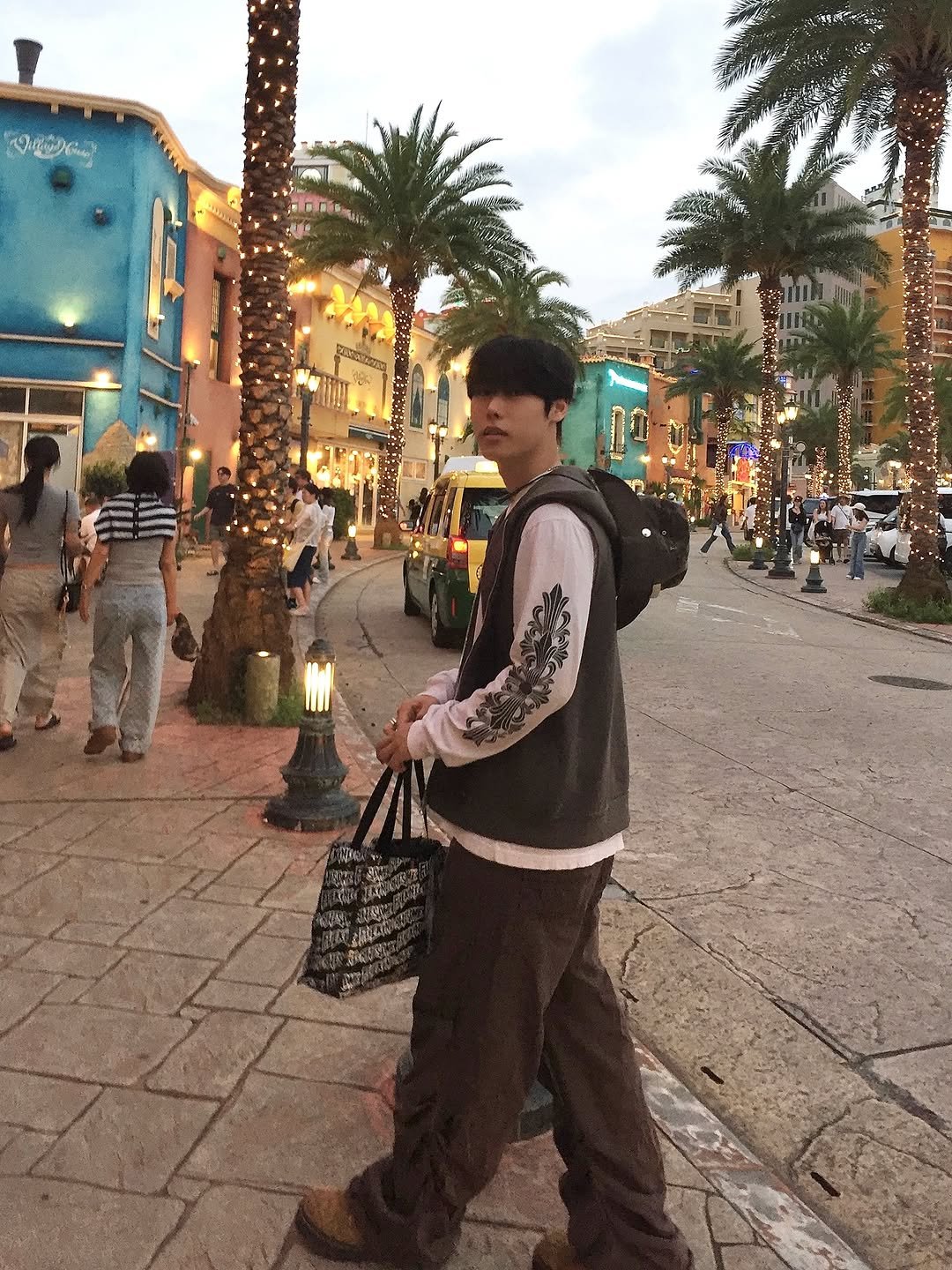 Photo by 내일 on April 28, 2026. May be an image of street and text.