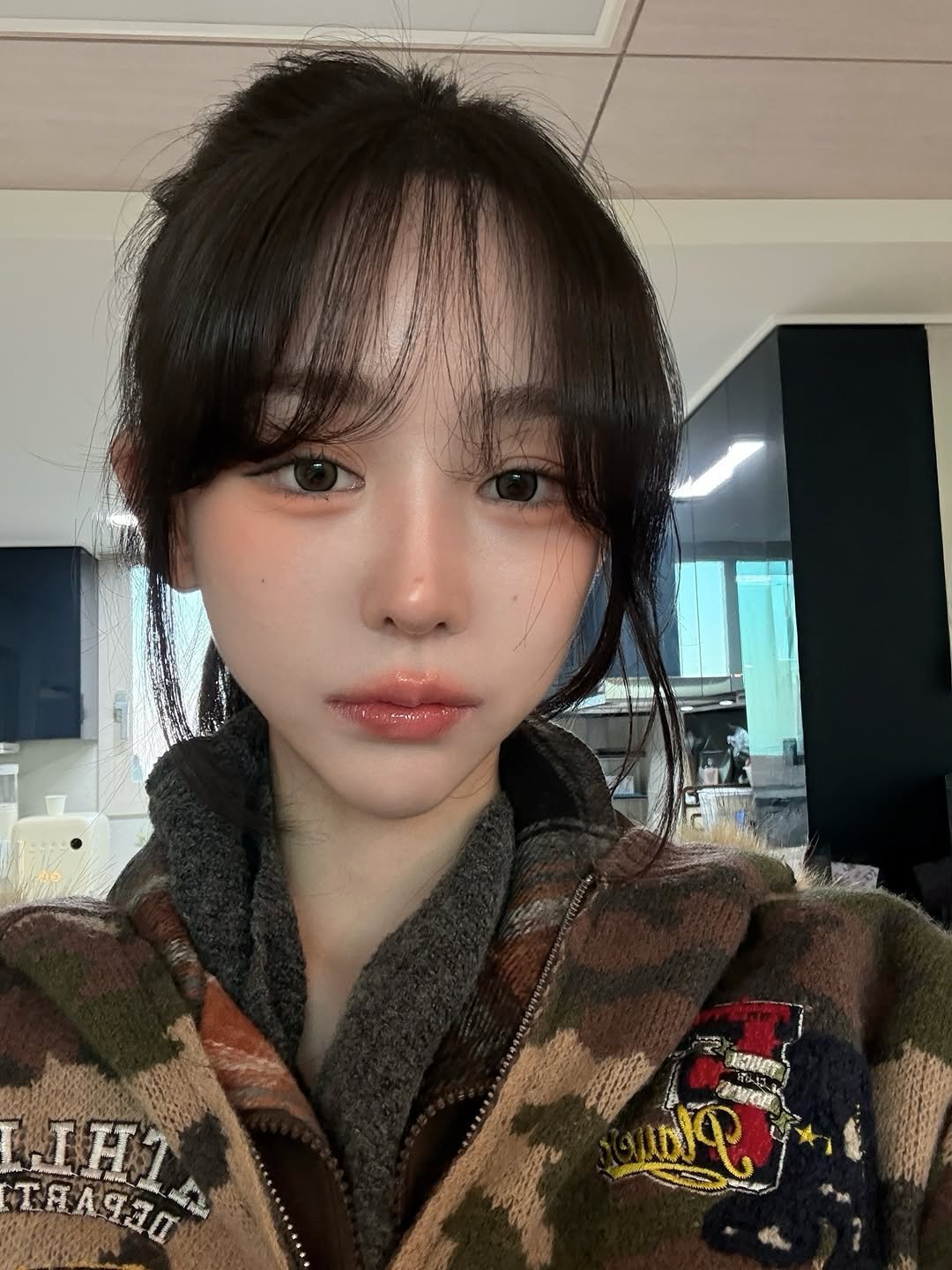 Photo by 조두팔 on January 29, 2026. May be a selfie of one or more people, bangs, top, parka and text.