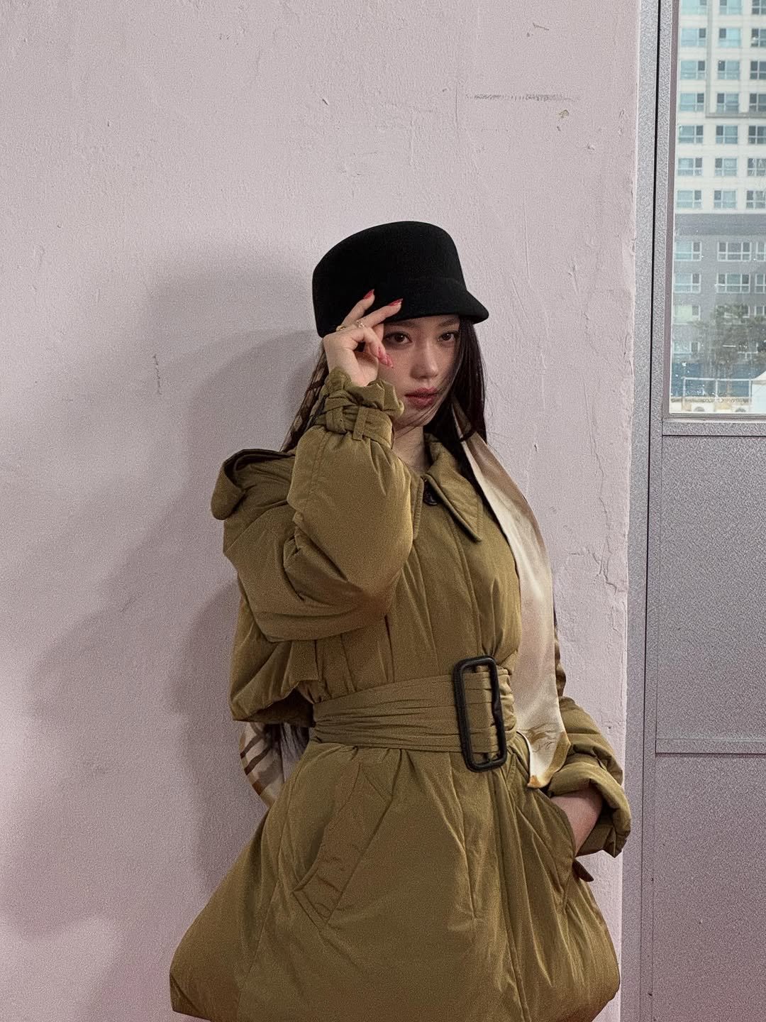 Photo by SHEN XIAOTING on January 13, 2026. May be an image of overcoat, duffle coat, hat, boots, raincoat, military uniform, parka and beret.