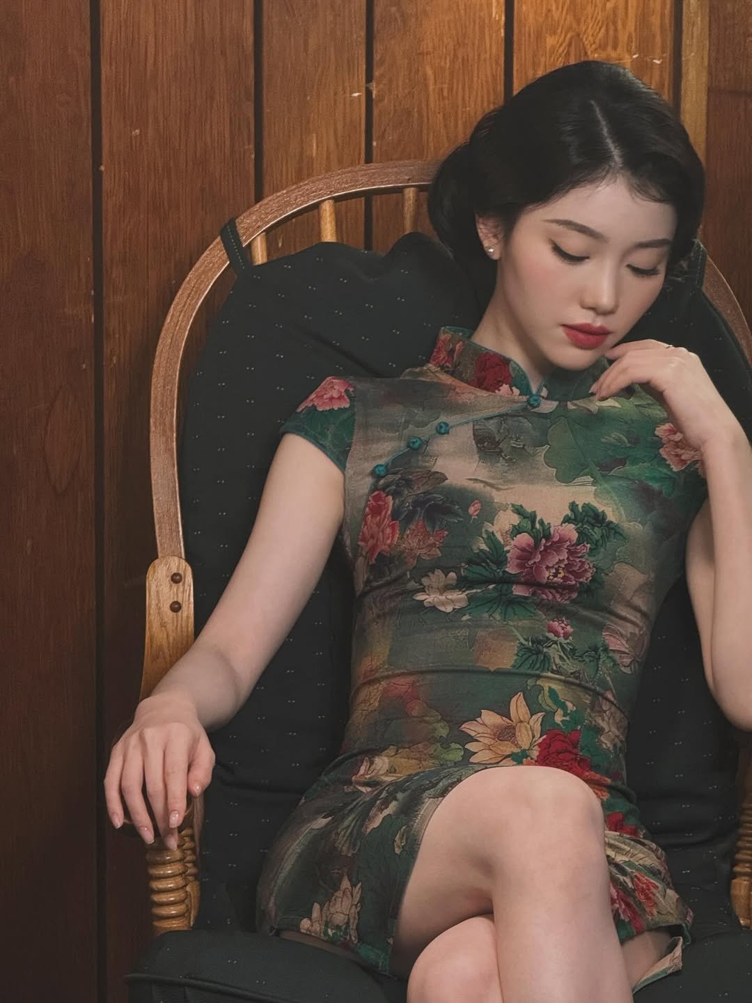 Photo by SHEN XIAOTING on January 28, 2026. May be an image of one or more people, makeup, dress, chaise lounge and text.