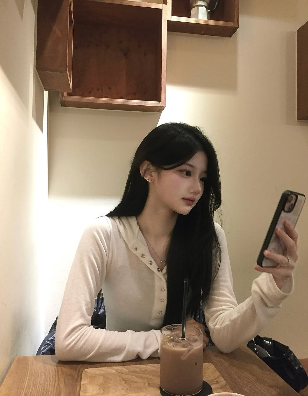 Photo by 민경 on February 06, 2026. May be an image of one or more people, hair, phone, chocolate milk, top, cornflower and text.