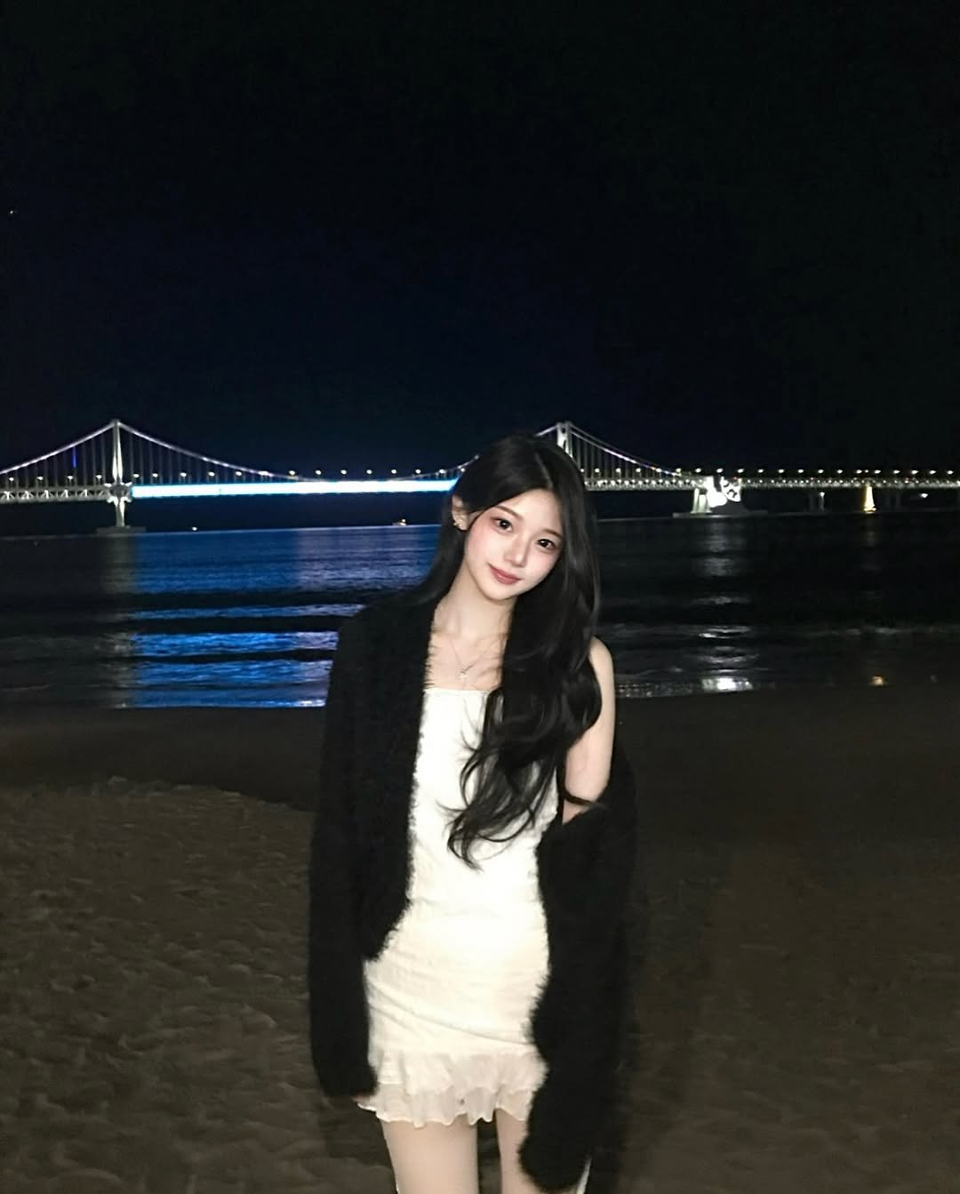 Photo by 민경 on January 16, 2026. May be an image of beach and night.