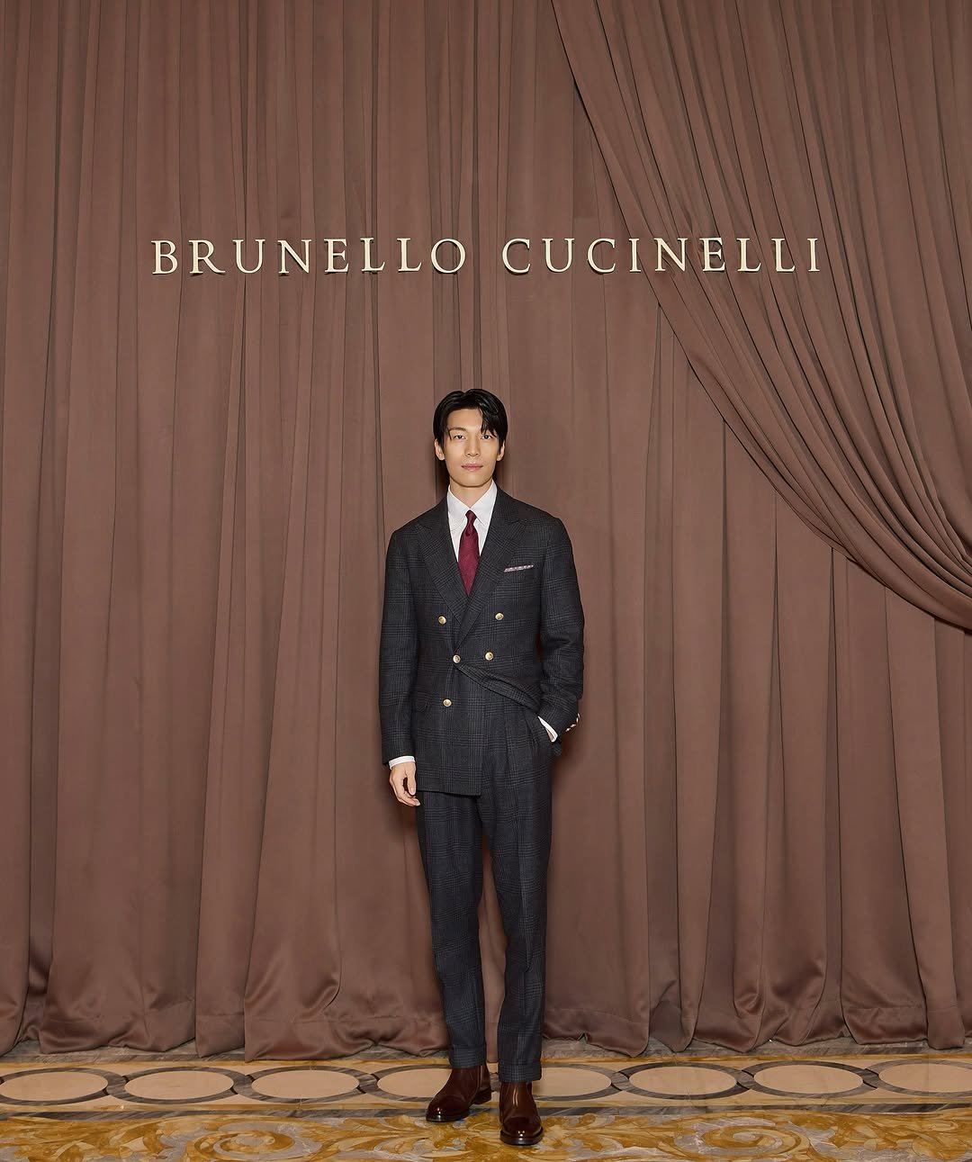 Photo shared by 위하준 Wi Ha Jun on October 24, 2025 tagging @brunellocucinelli, and @brunellocucinelli_brand. May be an image of overcoat, duffle coat, magazine, suit, blazer, poster, dinner jacket and text that says 'BRUNELLO LLOCUCINELLI CUCINELLI'.