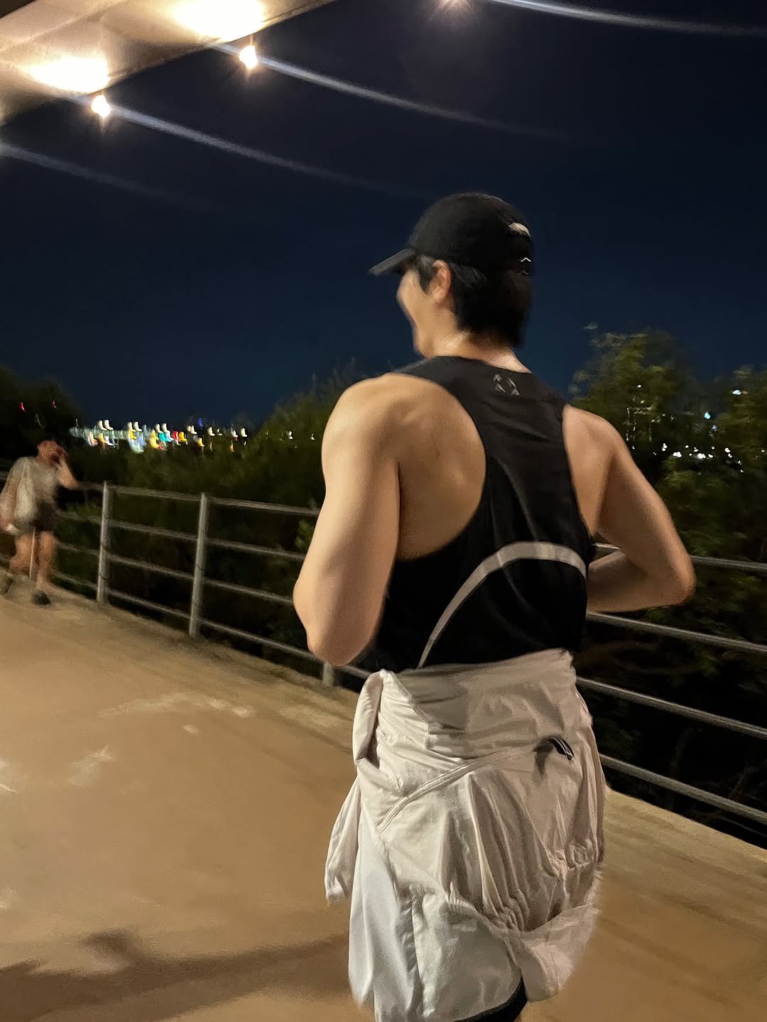 wi__wi__wi 게시물 이미지: 다정함도 체력이다. 
가벼운 러닝, 웨이트, 격투기 🏃🏋️‍♀️👊