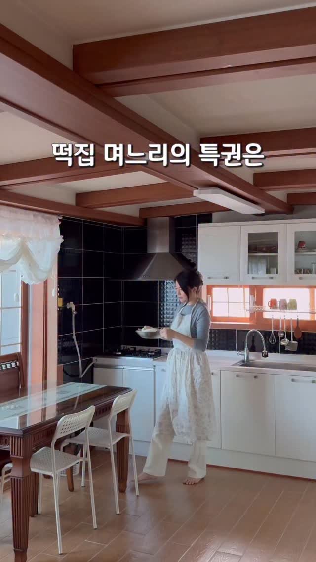 widsunshine 게시물 이미지: 떡집 며느리의 특권은
바로 아침에 갓 뽑은 가래떡 🙆🏻‍♀️

그냥 고추장만...