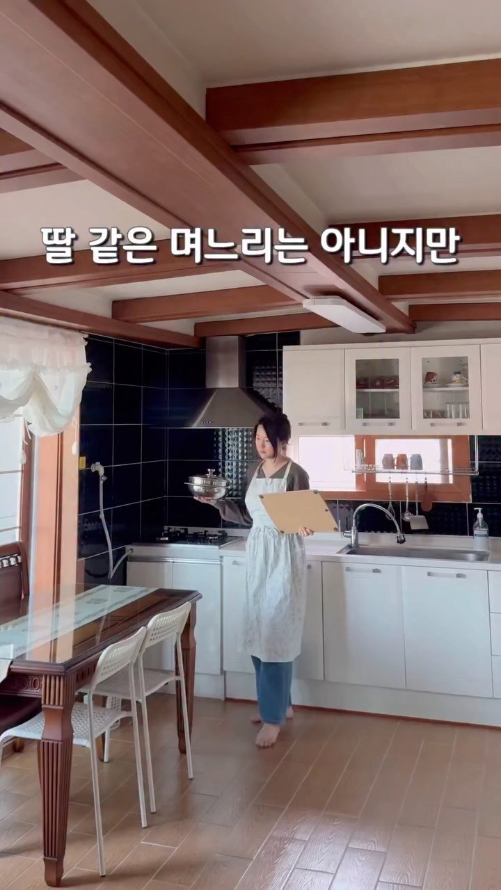 widsunshine 게시물 이미지: 제가 결혼하고 가장 놀랐던건
말 한마디 없는 집안 분위기였어요🤫

반대로 전 삼남매...