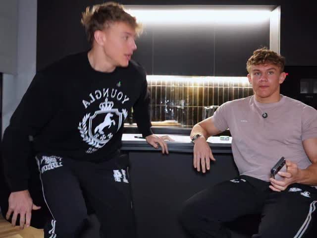 williamscxtt 게시물 이미지: 25 year old Will vs 18 year old Will

Btw,...