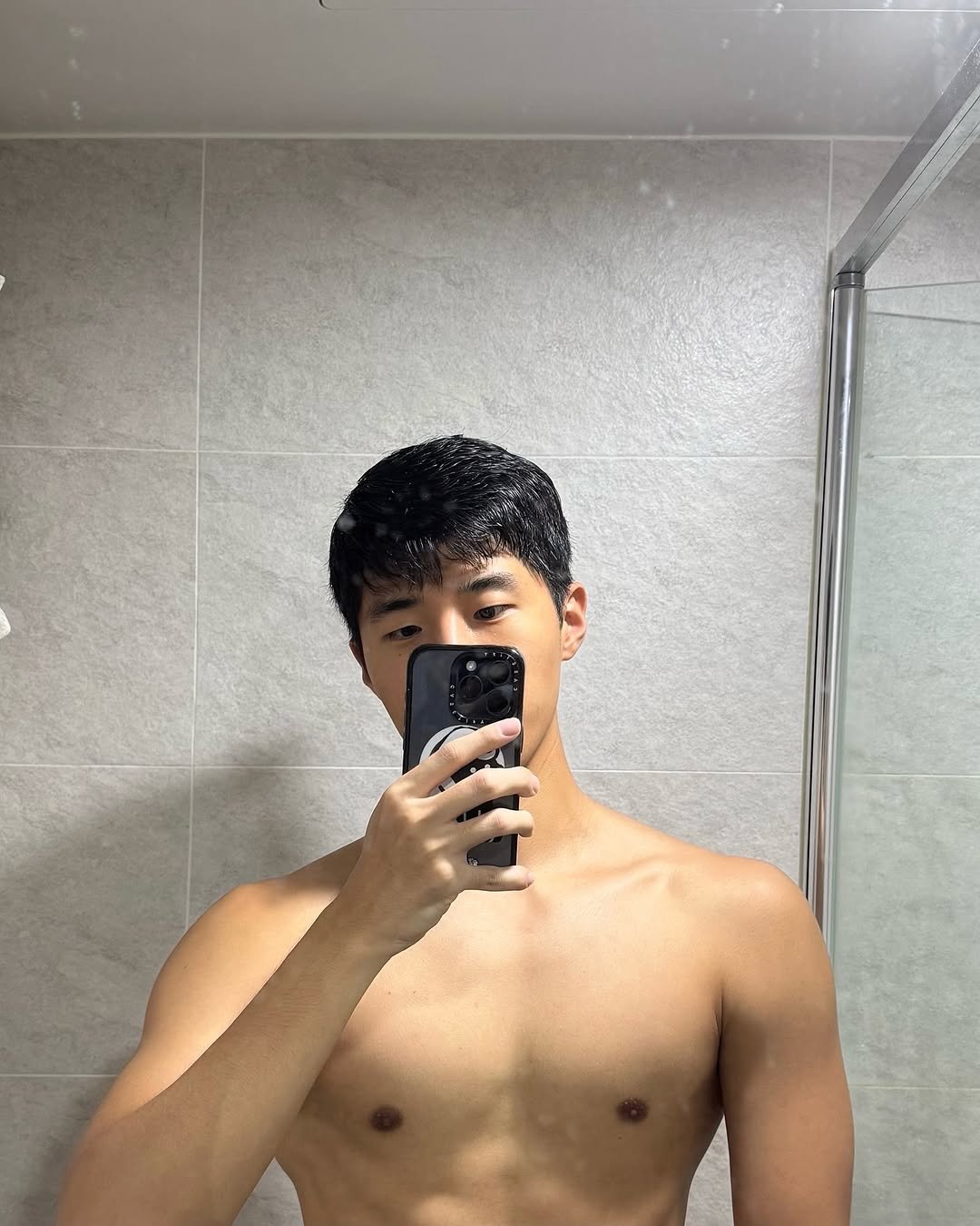 Photo by 잼 in Seoul, Korea. May be a selfie of 1 person, biceps and text.