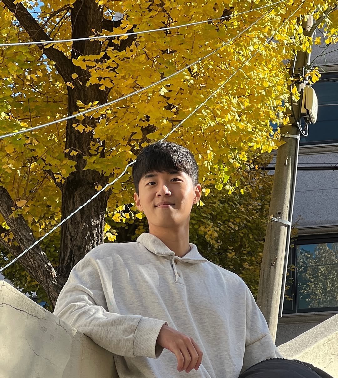 Photo by 잼 on November 14, 2025. May be an image of duffle coat, turtleneck, outdoors and text.