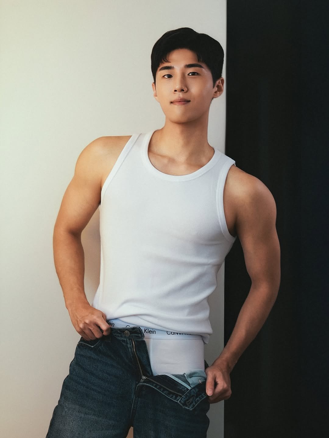 Photo shared by 잼 on December 10, 2025 tagging @situation.apt. May be an image of one or more people, biceps and text.