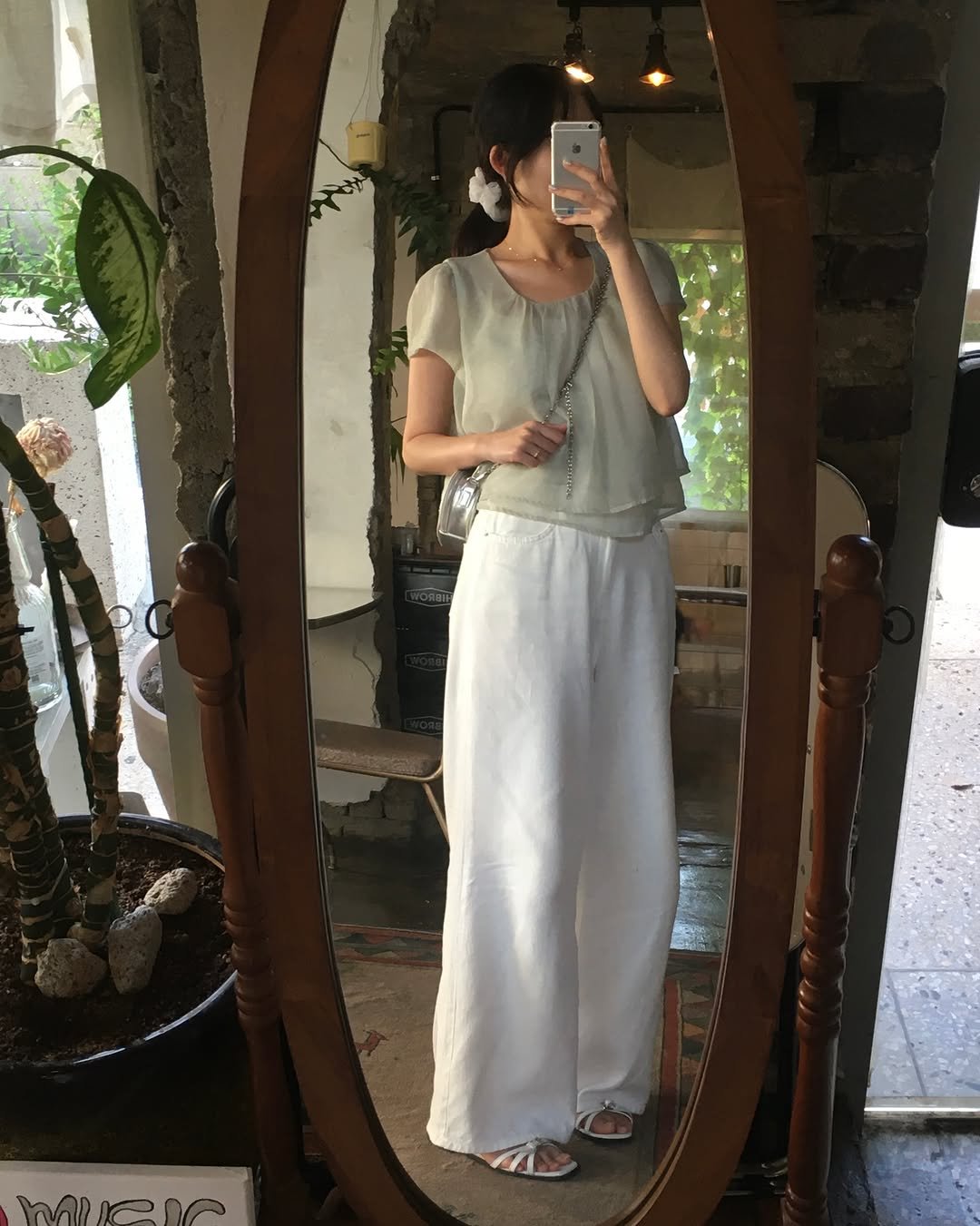 winmi__room 게시물 이미지: 여름은 싫지만 여름의 푸릇푸릇한 감성은 좋아해요⋆˚🌿˖°

여름에 자주 입는 시스루...