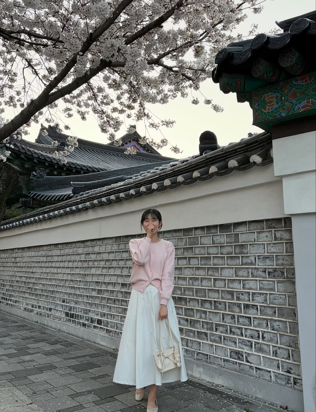 Photo by 윈미룸winmiroom on April 06, 2026. May be an image of Gyeongbokgung Palace and text.