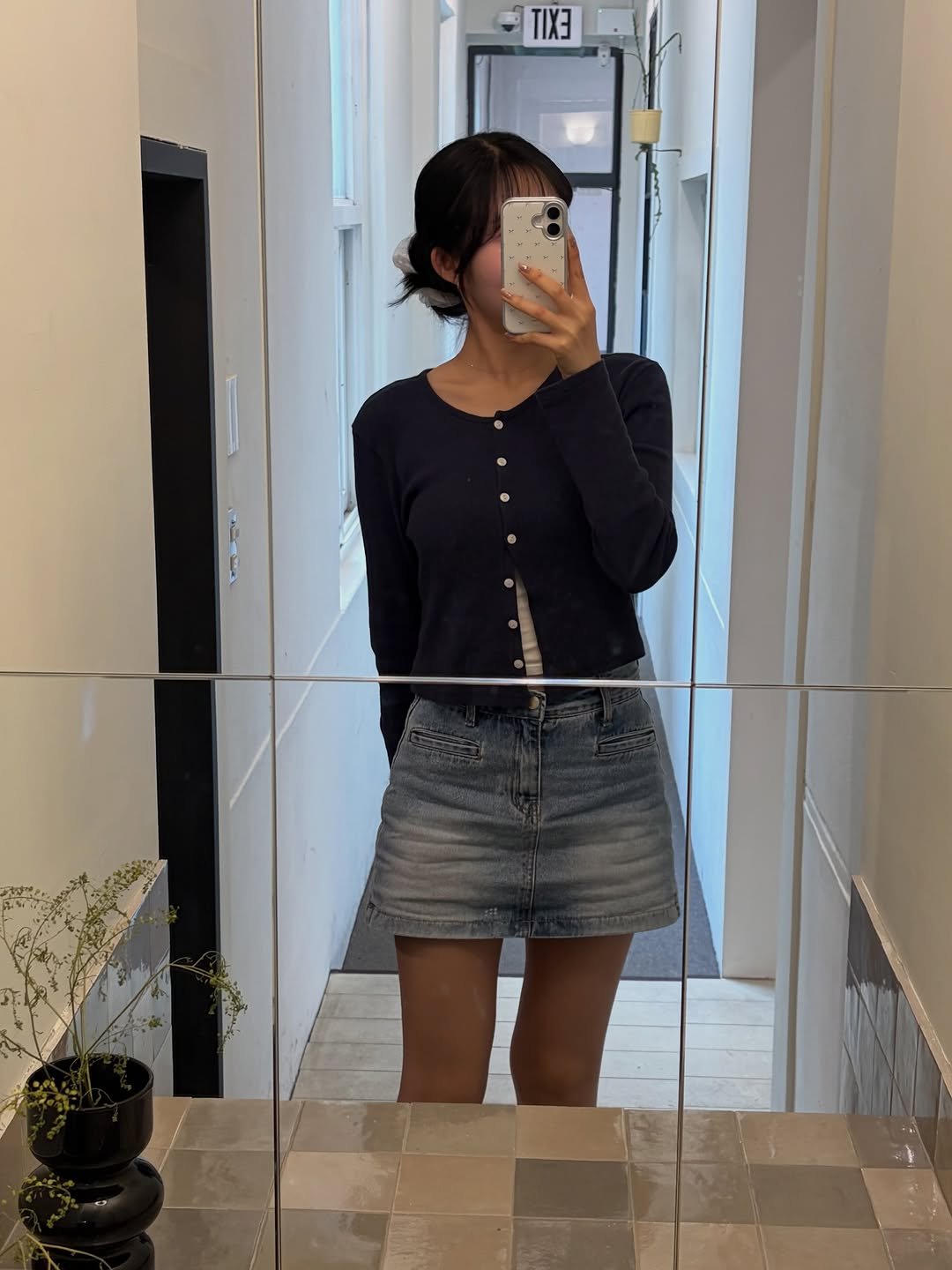 Photo by 윈미룸winmiroom on April 09, 2026. May be an image of shorts, miniskirt, skirt, top, mirror and text.