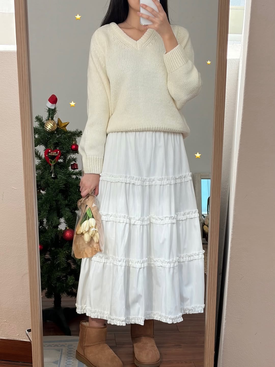 Photo by 윈미룸winmiroom[데일리룩] on November 25, 2025. May be an image of skirt, dress, sweater and text.